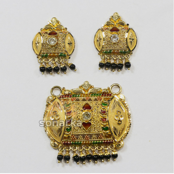 Kalkutti 22kt Gold Pendant Set Earring by 